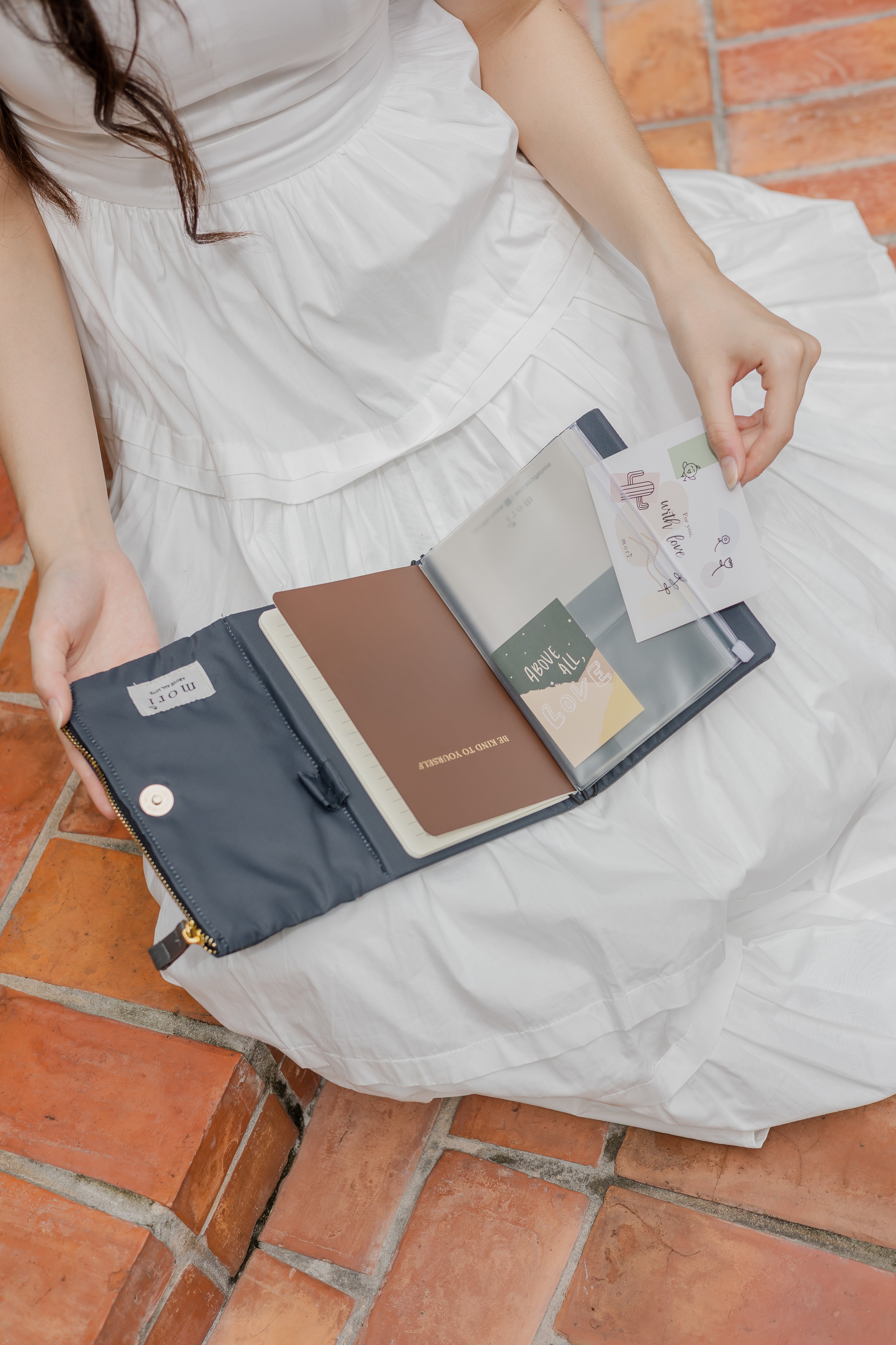 {{Lovetheark x Mori}} Chamomile Dark Grey Pursebook