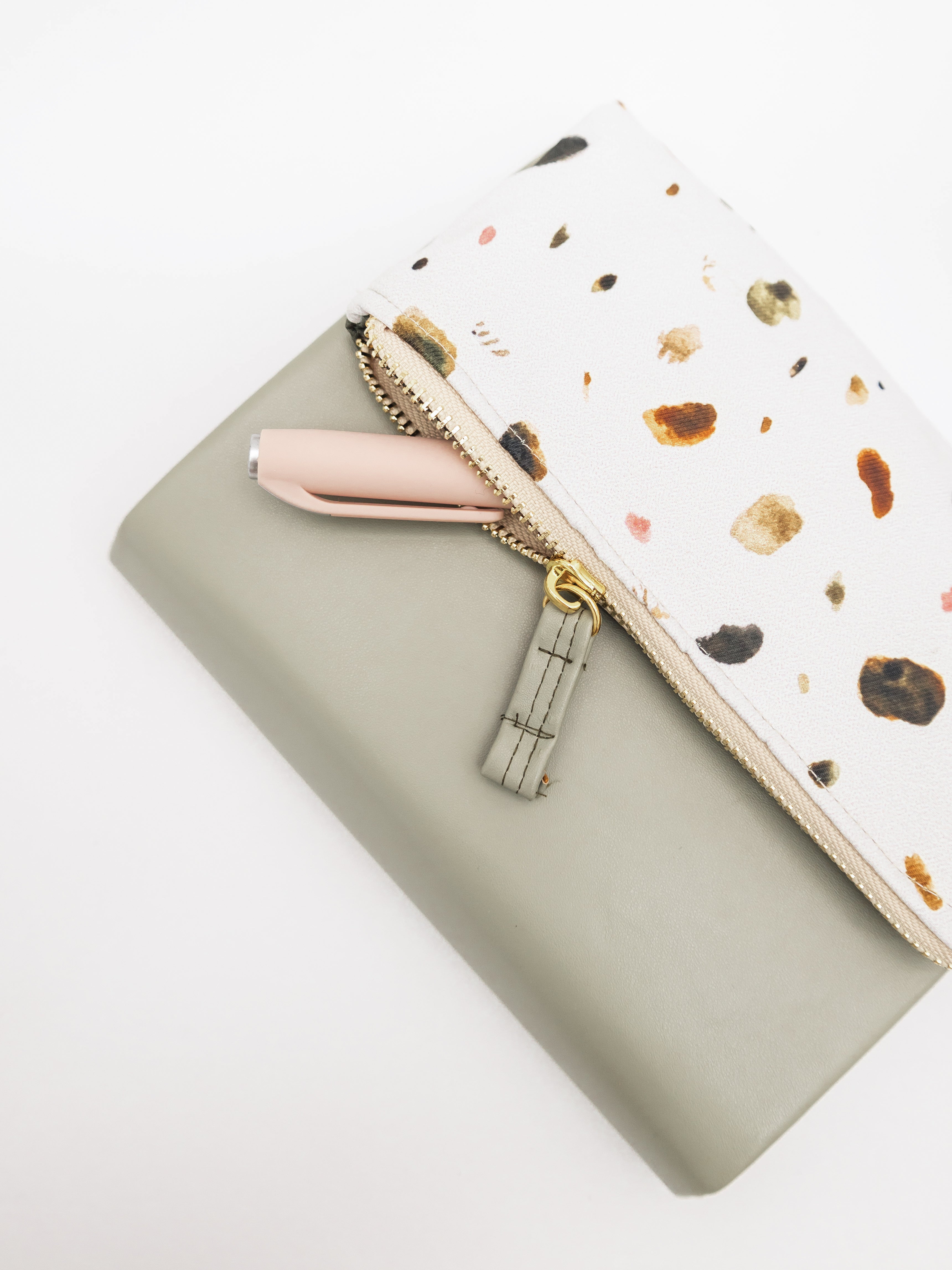 {{Wildflowerculture x Mori}} Terrazzo Olive Pursebook