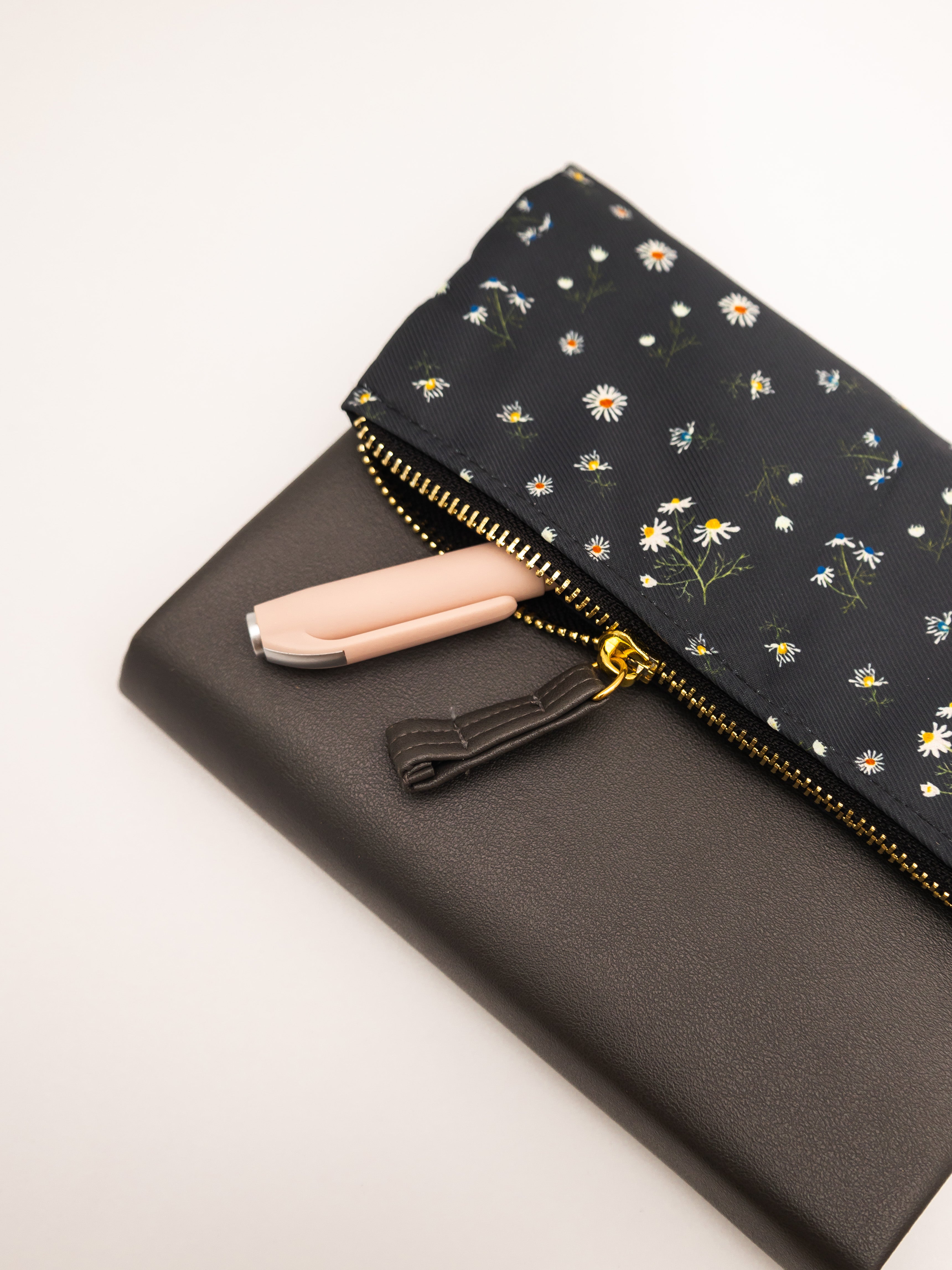 {{Lovetheark x Mori}} Chamomile Dark Grey Pursebook