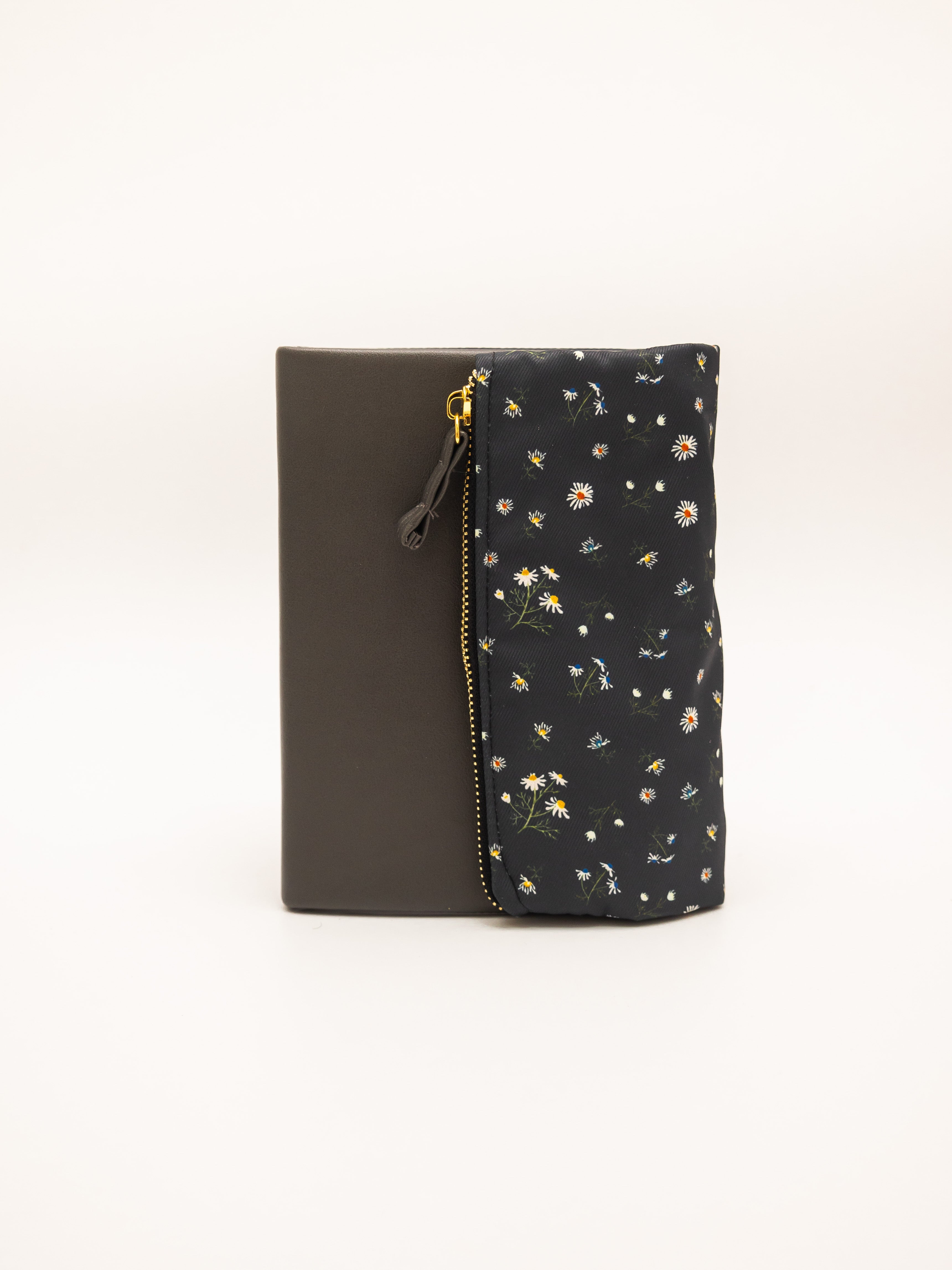 {{Lovetheark x Mori}} Chamomile Dark Grey Pursebook